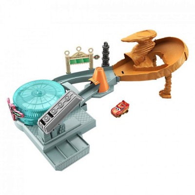 Cars Игровой набор Опасная трасса из мультфильма Тачки, GTK92