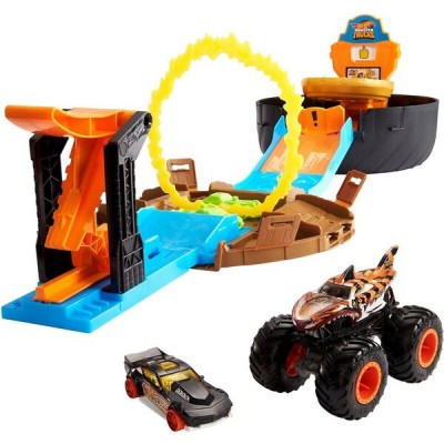 Hot Wheels Игровой набор Хот Вилс Трюки в шине серии Monster Trucks, GVK48
